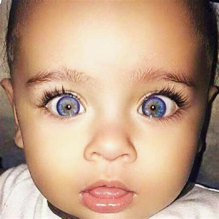 Are babies born with big eyes?
