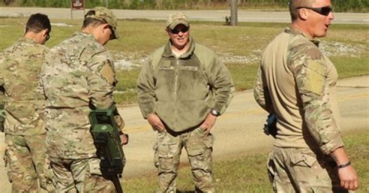 Can air force put hands in pockets?