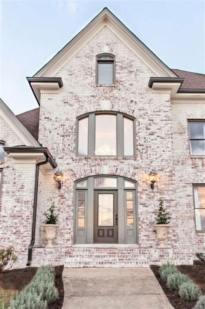 Can exterior brick be whitewashed?