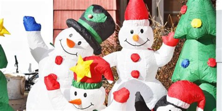 Can inflatable decorations get wet?