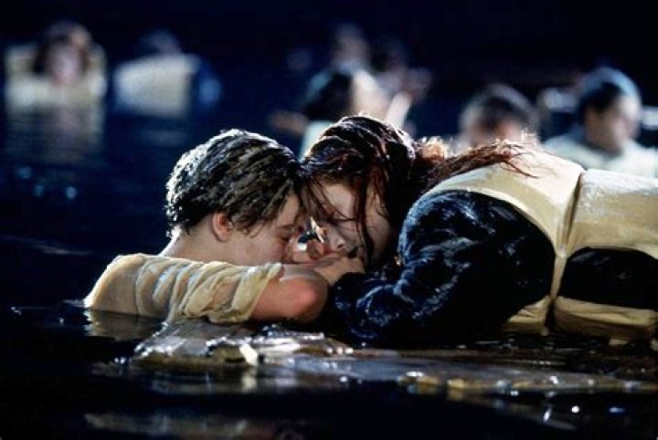 Did anyone drowned while filming titanic?