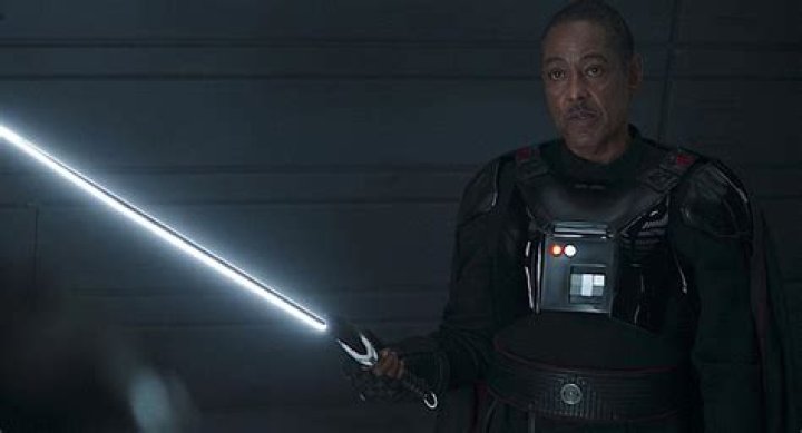 Did moff gideon have a lightsaber?