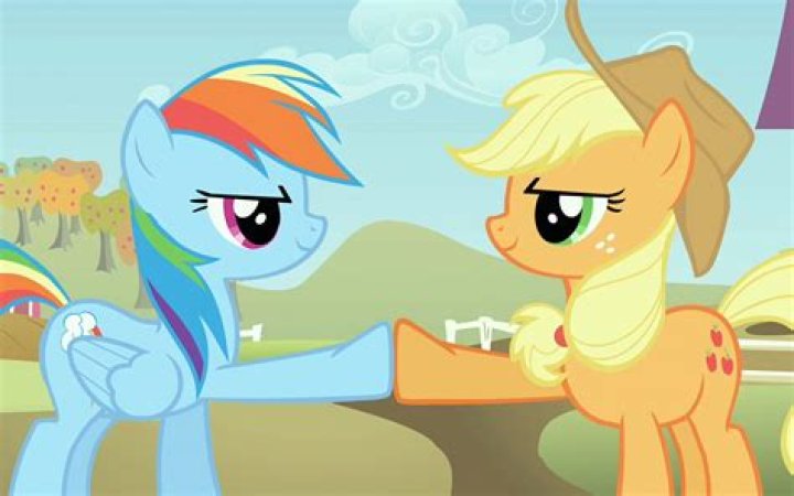 Did rainbow dash and applejack get together?