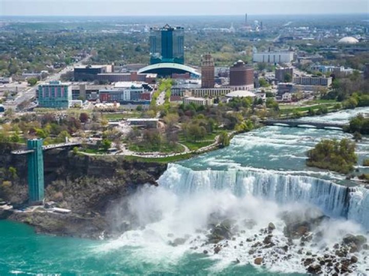 Did the office film in niagara falls?