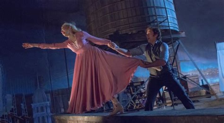 Do hugh jackman and michelle williams dance?