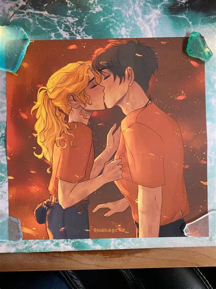Do percy and annabeth kiss in the heroes of olympus?