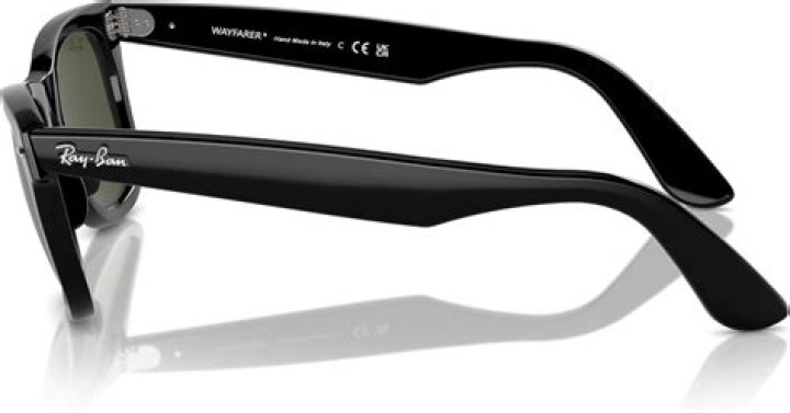 Do wayfarers come in different sizes?