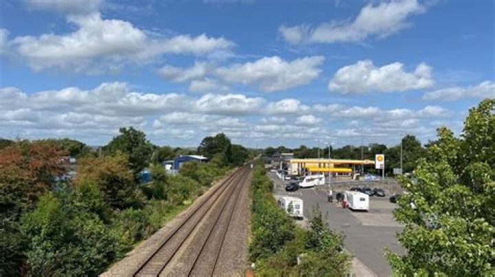 Does cullompton have a train station?