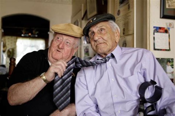 Does joe toye die in band of brothers?