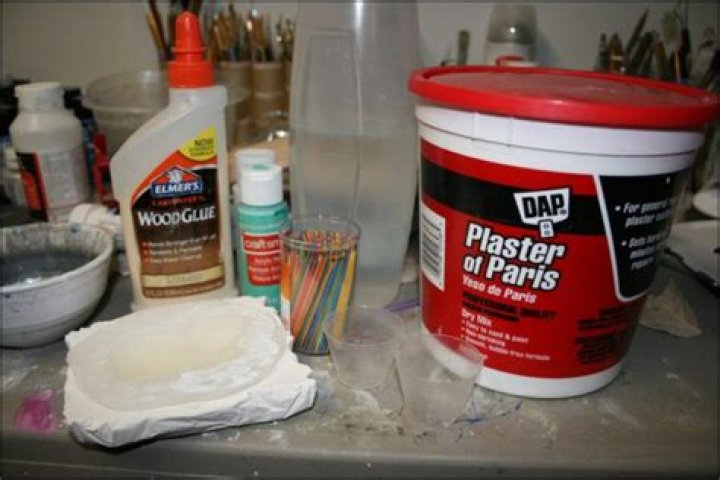 Does plaster stick to wood?