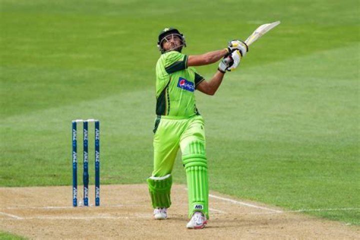 Does shahid afridi still play cricket?