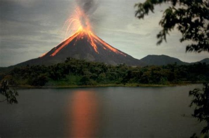 Has arenal volcano ever erupted?
