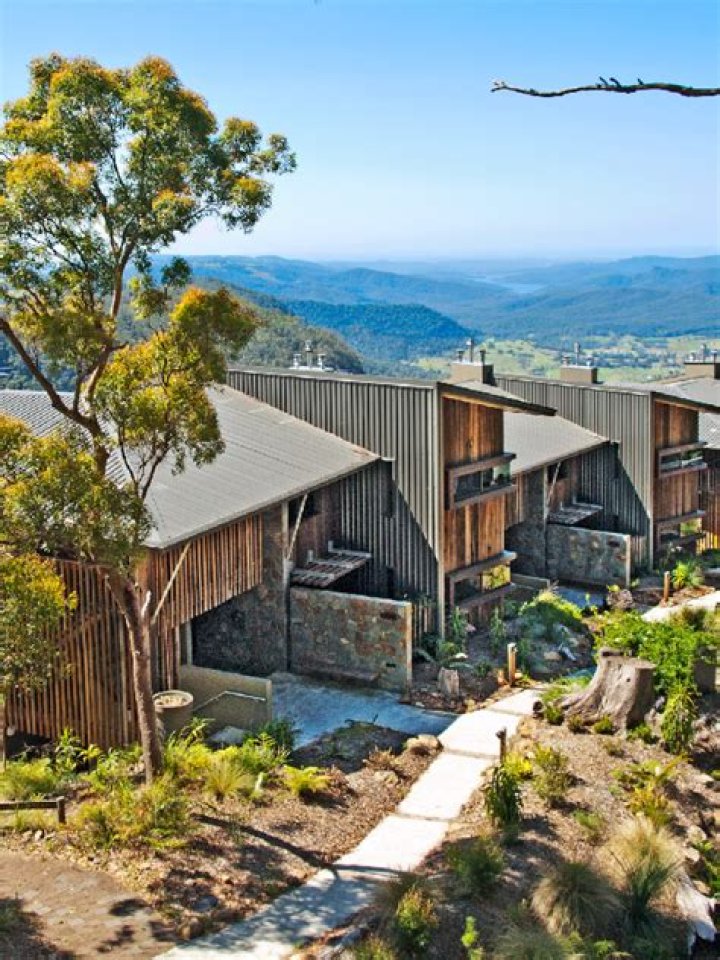 Has binna burra lodge been rebuilt?