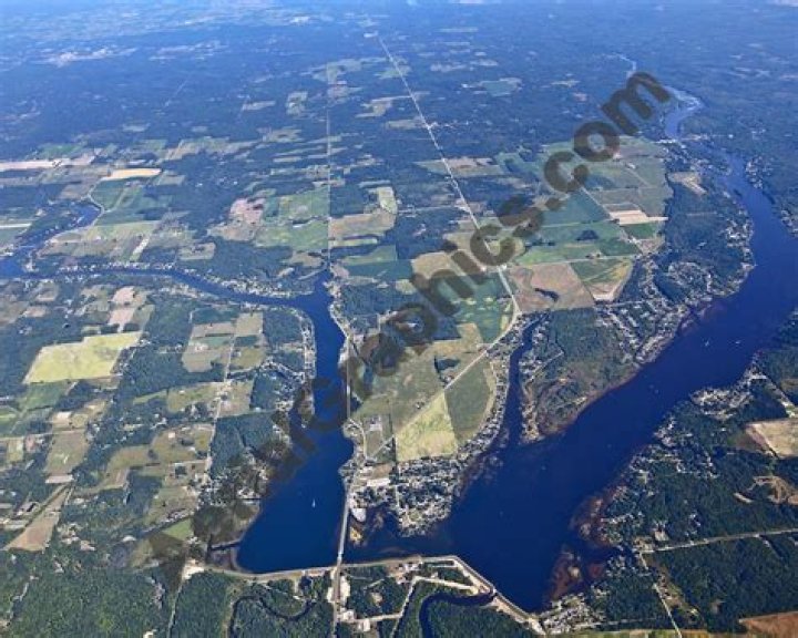 How deep is wixom lake?