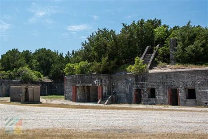 Is fort caswell open to the public?