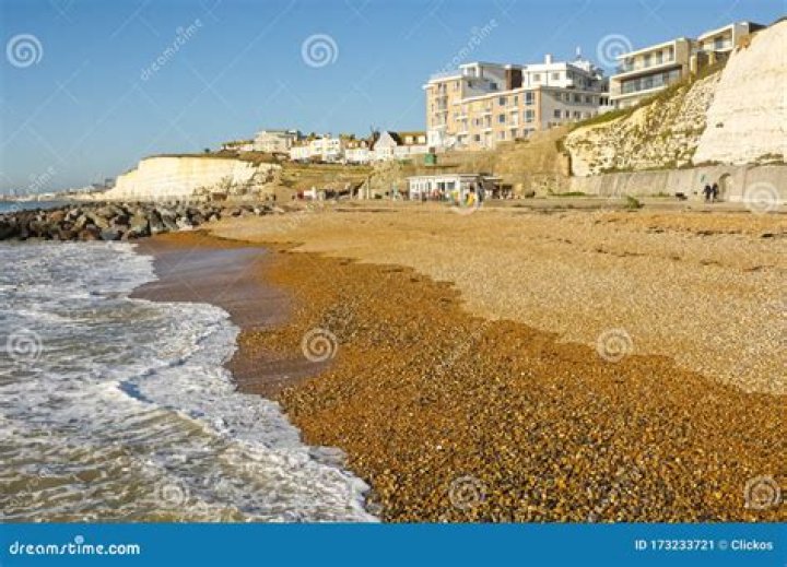 Is rottingdean beach sandy?