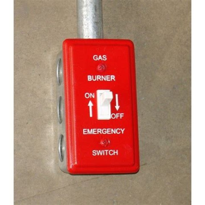 Should the gas burner emergency switch be on?