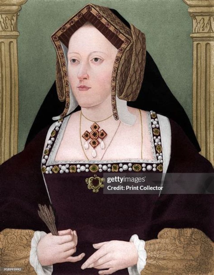 Was catherine of aragon older than henry?