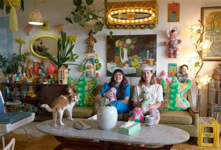 What is kitschy decor?