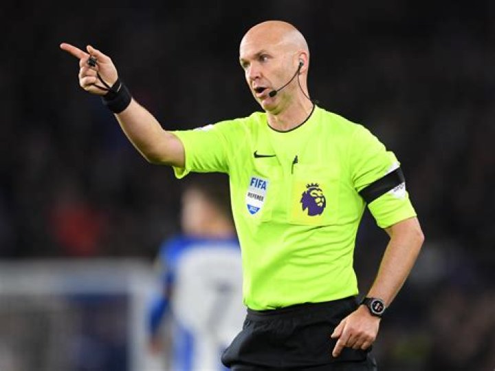 What officials are there in tennis?