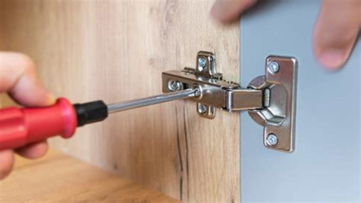 Whats a cranked hinge?