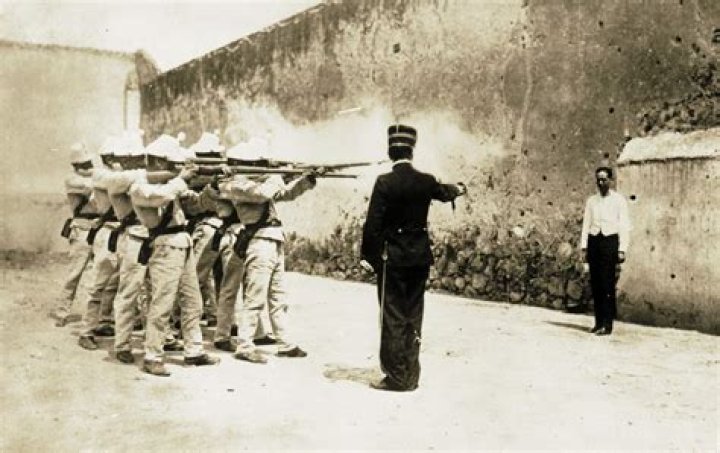 Whats firing squad execution?