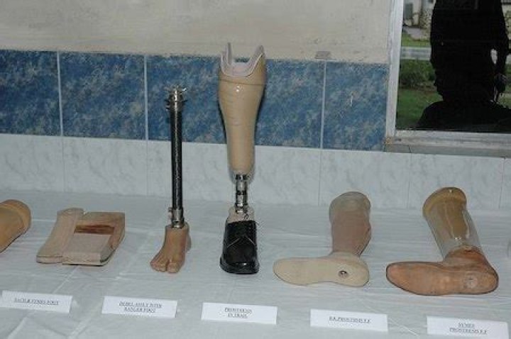 Whats prostheses made of?
