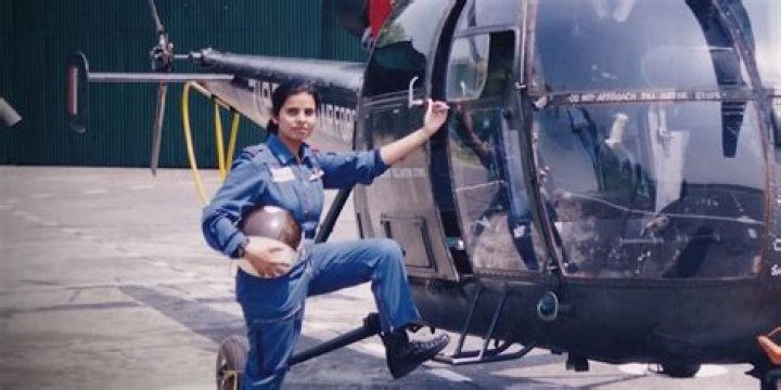 When did gunjan saxena get married?