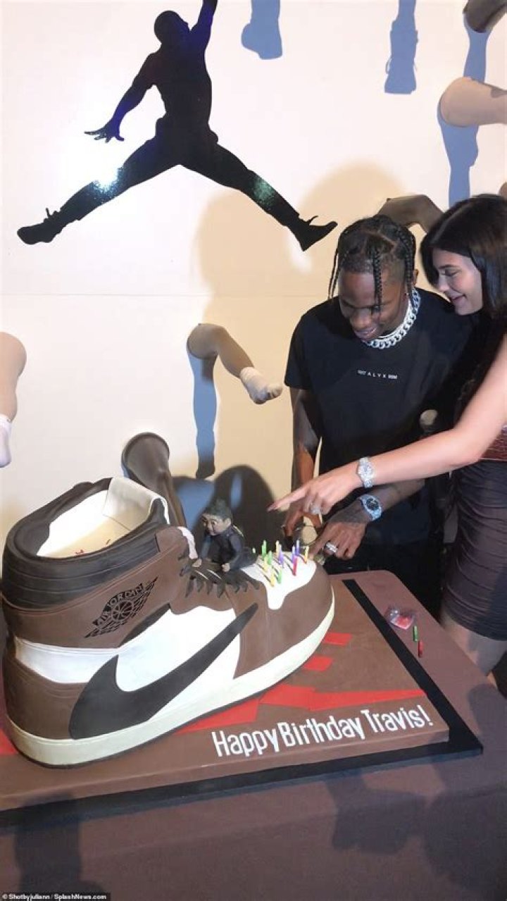 When is travis scott's birthday?