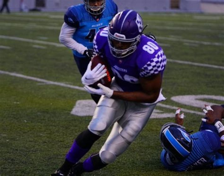 Where are the jousters football team from?