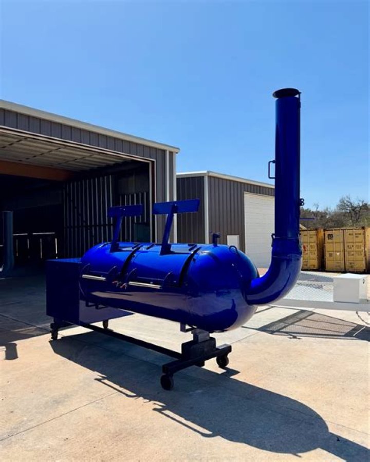 Where is moberg smokers located?