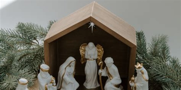 Where is nativity set?