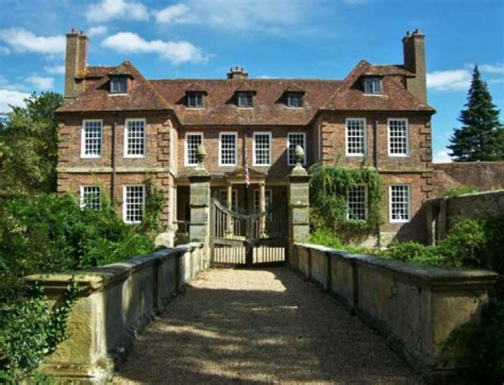 Where is the bennets house in pride and prejudice?