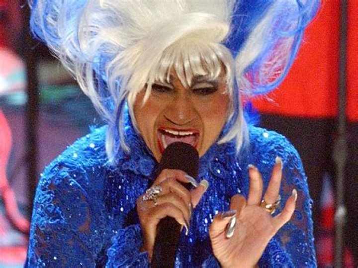 Which cuban singer is known as la reina de salsa?