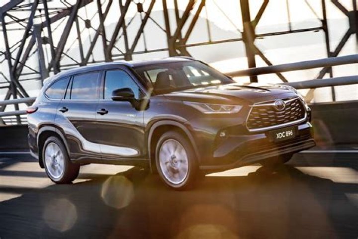 Which is bigger kluger or fortuner?