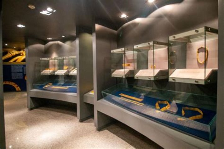 Who discovered surigao gold?