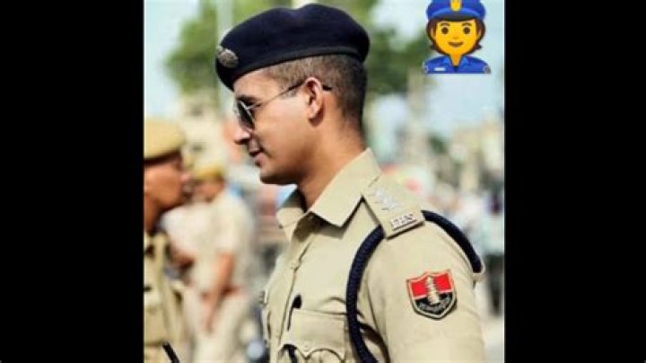 Who is daroga in police?