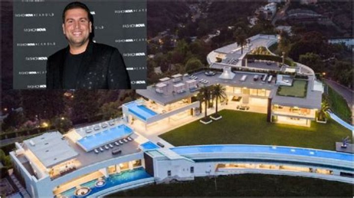Who owns the one mansion?