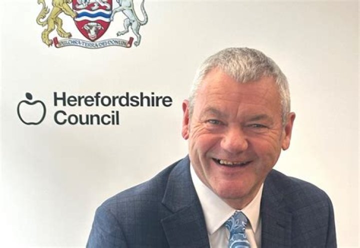 Who runs herefordshire council?
