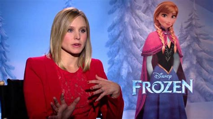 Who voices anna in frozen 2?