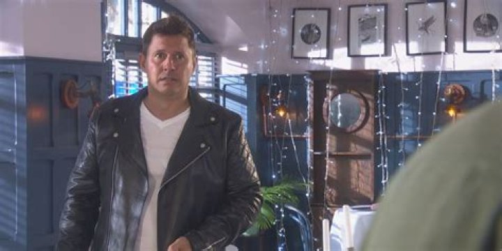 Whos kurt in hollyoaks?