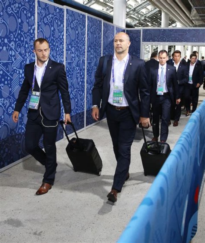 Why did gabor kiraly wear sweatpants?