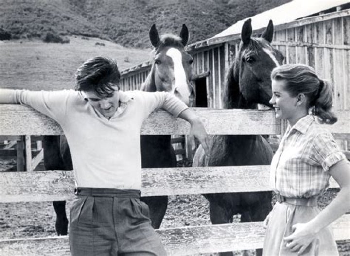 Why dolores hart became a nun?