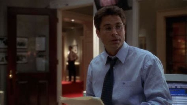 Why rob lowe left west wing?