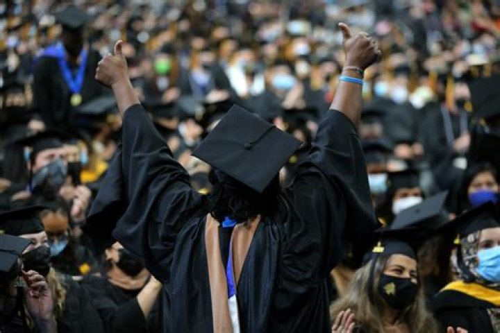 Will graduations happen in 2021 uk?