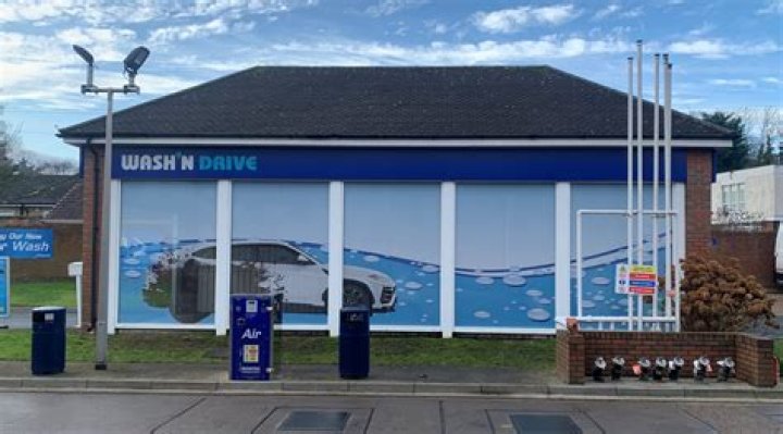 Will hand car washes be open in lockdown?